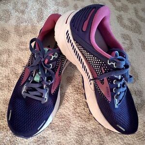 Women's Brooks GTS 22 Running Shoes